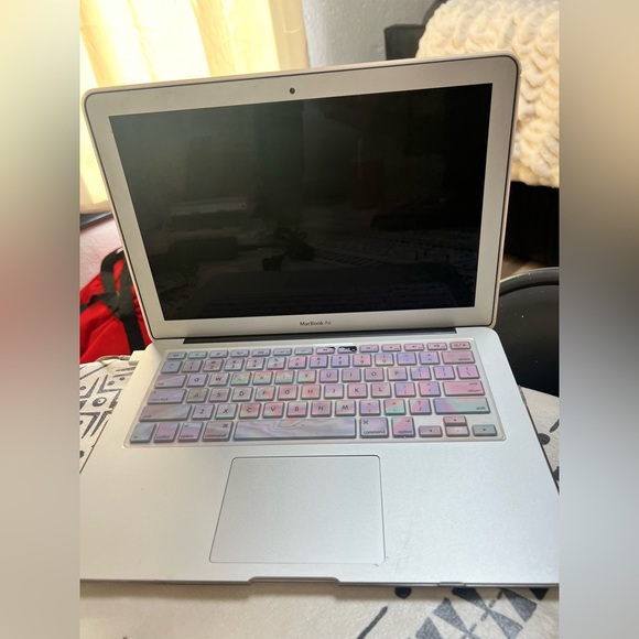 With storing case, case, laptop and charger  MacBook Air 2013 13.3inch 128gb - Picture 3 of 4